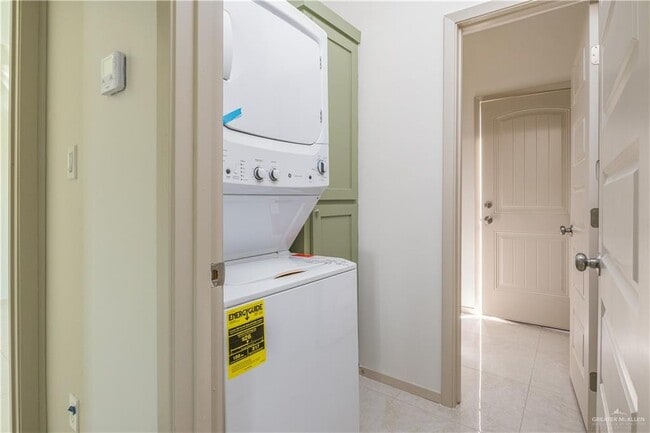 Building Photo - 22 Galveston Ave