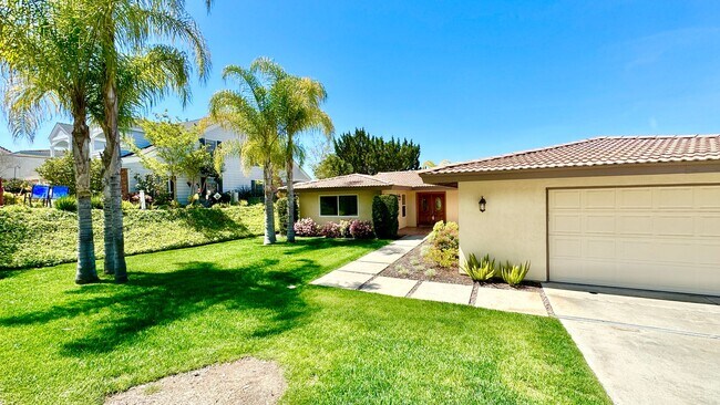 Building Photo - Lovely, Open Floor Plan, Single Story Located in the Desirable Live Oak Estates of Fallbrook!