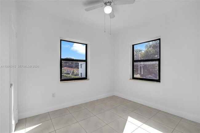 Building Photo - 130 SW 31st Ct