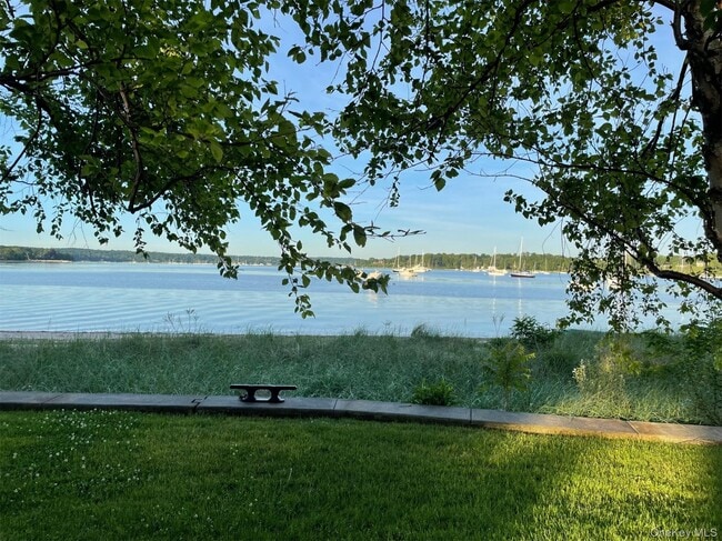 Building Photo - 336 Mariposa Dr