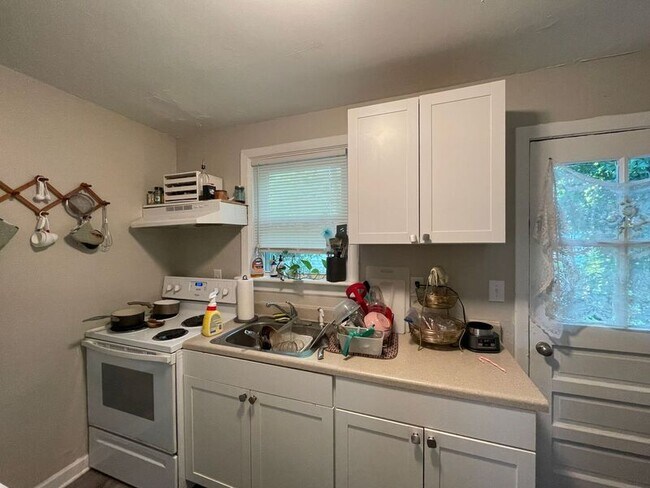 Building Photo - 2403 5th Ave