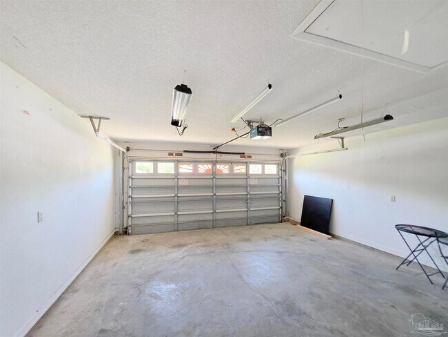 Building Photo - 1638 Dee's Rd