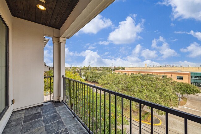 Building Photo - 4001 Lanark Ln