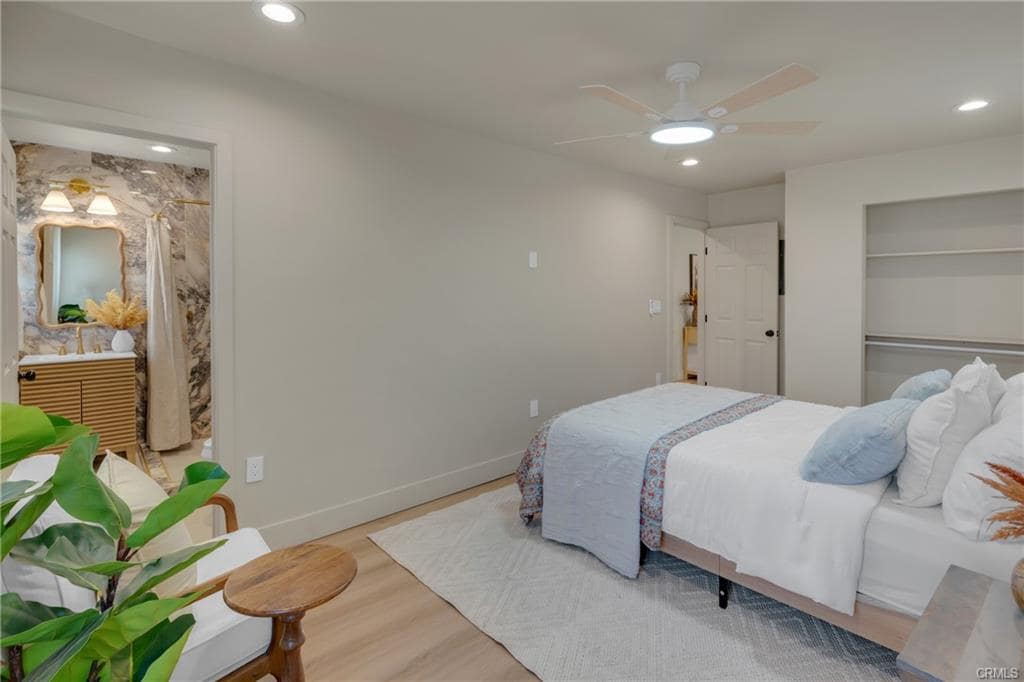 Bedroom 2 with ensuite bathroom - 1123 E Ocean Blvd