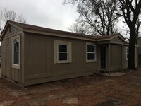 Building Photo - 5220 Elm St