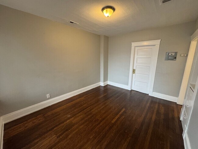 Building Photo - 4324 Pearl Rd