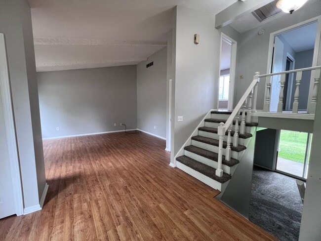Building Photo - Four Bedroom Large Duplex in Kentwood Scho...