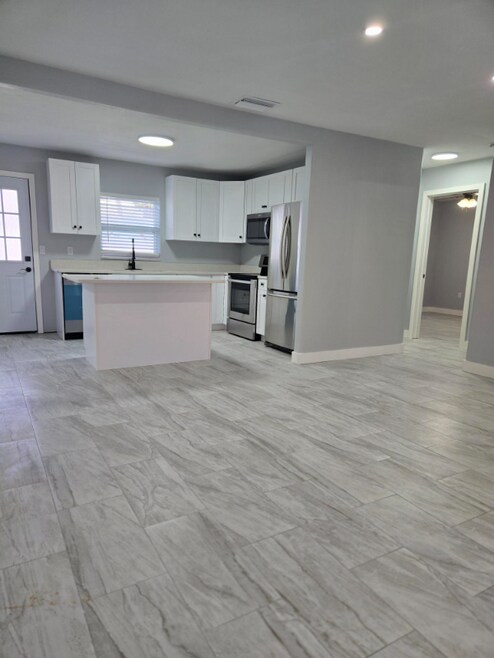 Building Photo - 6615 Del Prado Terrace