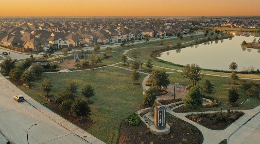 Miles of walking trails and lakes - 23923 Sage Row Ln