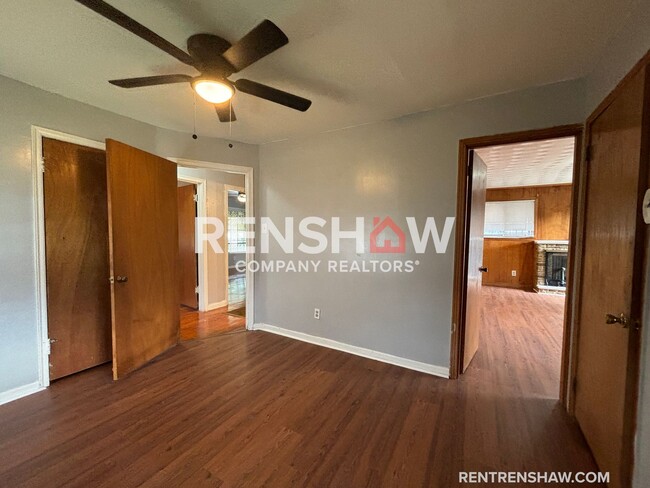 Building Photo - Charming 2 Bedroom in Castalia Heights - N...