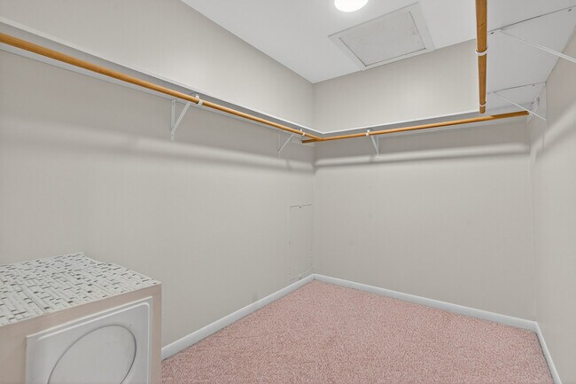 Building Photo - 7245 N Kostner Ave