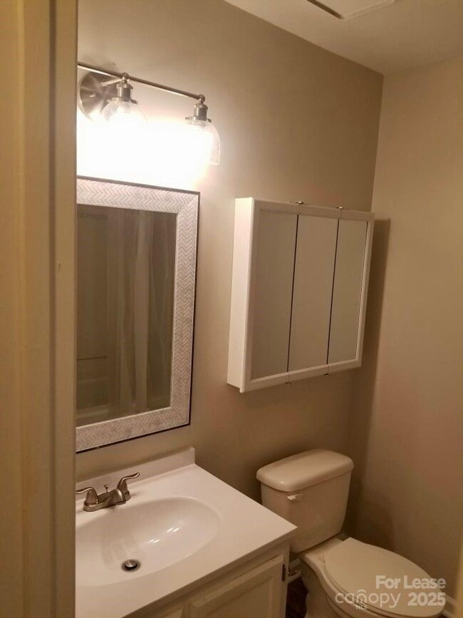 Building Photo - 6613 Farrington Ln