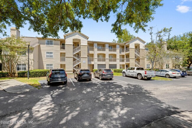 Building Photo - 5 Arbor Club Dr