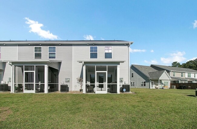 Building Photo - 3 Bedroom 2.5 Bath Townhouse in Lakeview Commons - Goose Creek