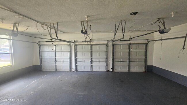 Building Photo - 2612 Bottomridge Dr