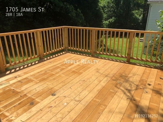 Building Photo - 1705 James St