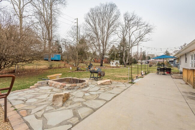 Building Photo - Knoxville 37918 - 2 Bedroom, 1 Bath, Ranch in Fountain City - Call or text Ryan Fogarty (865) 333...