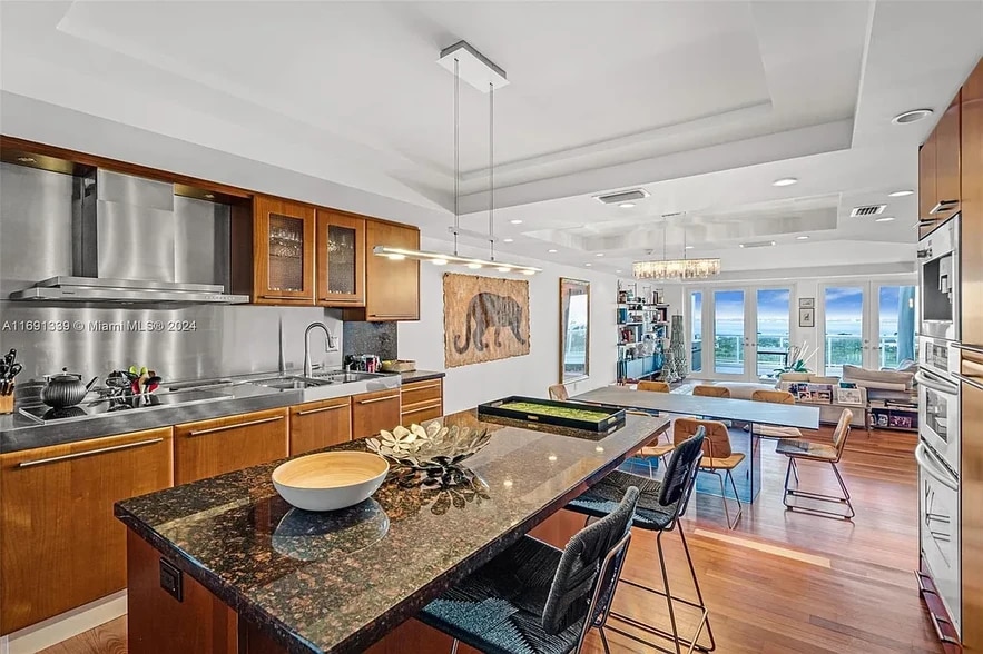 Building Photo - 5600 Collins Ave