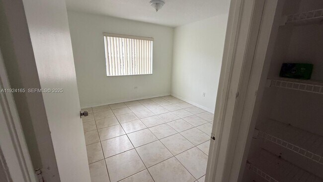 Building Photo - 1251 SE 28th Ct