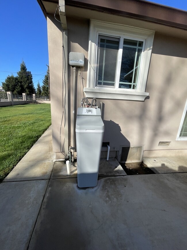 Building Photo - 8302 Bailey Rd