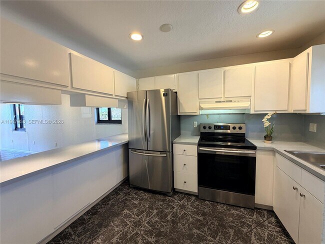 Building Photo - 3525 SW 92nd Ave