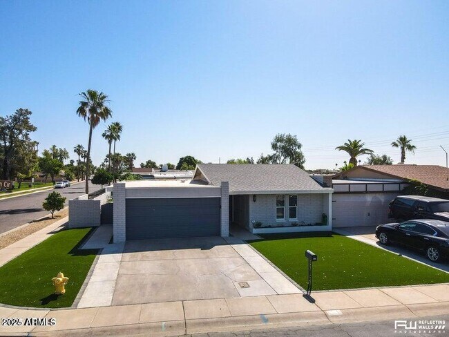 Building Photo - 401 Paladin Cir