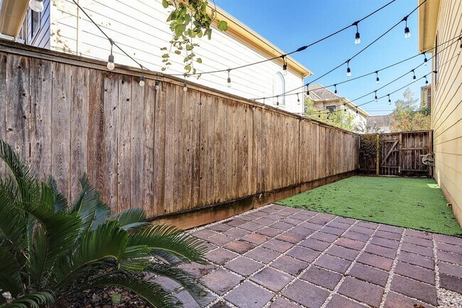 Building Photo - 321 Cage St