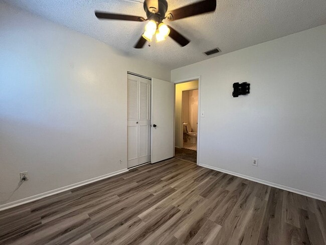 Building Photo - Indian Harbor Beach Townhome
