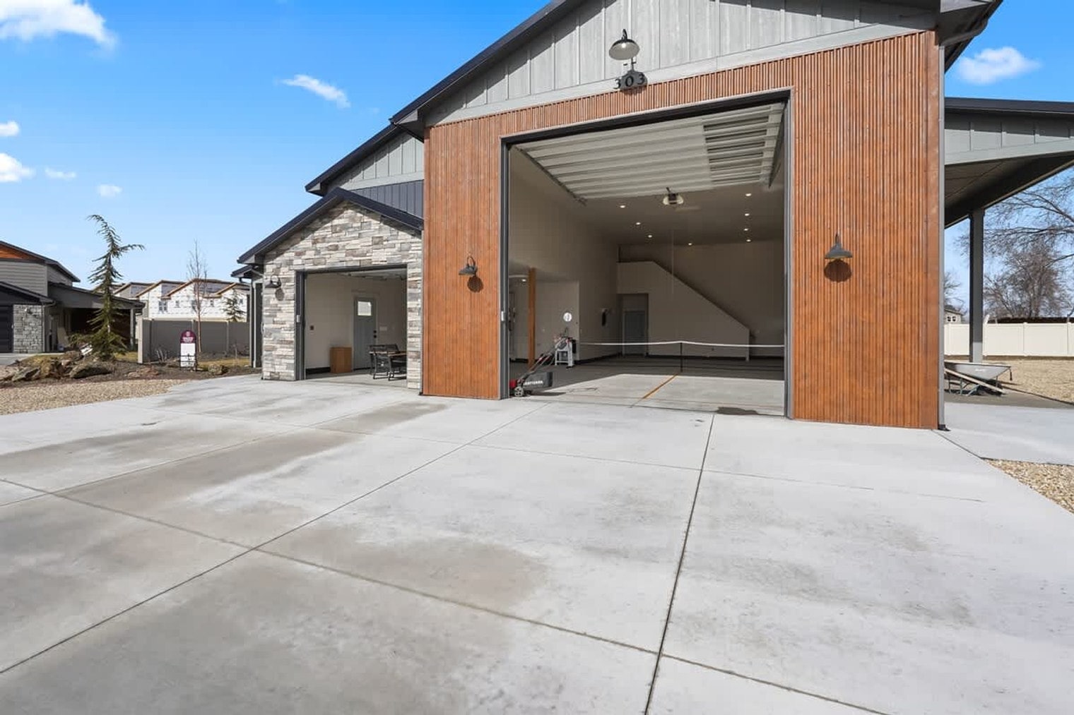 Building Photo - 303 CM Rdg Ln