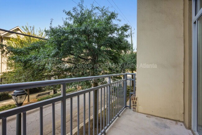 Building Photo - 711 Cosmopolitan Dr NE