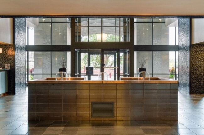 Building Photo - 401 S 1st St