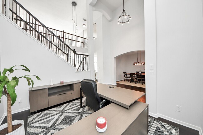 Building Photo - 30214 Vinebriar Dr