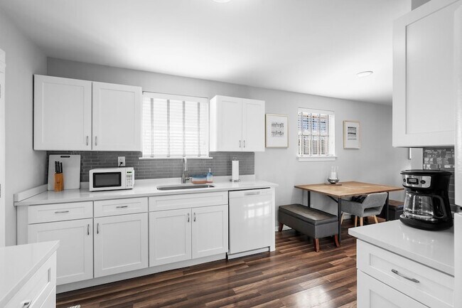 Building Photo - 1122 2nd Ave S