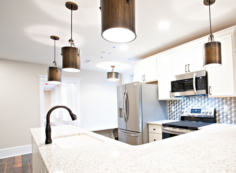 Building Photo - 100 W Main St