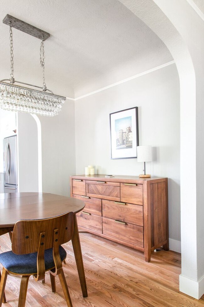 Building Photo - Cozy 2-Bedroom Retreat in North End Boise: Fantastic Location with Elegant Upgrades