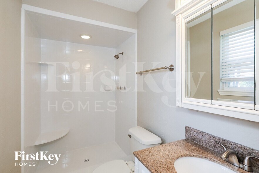 Building Photo - 5323 Thoroughbred Blvd