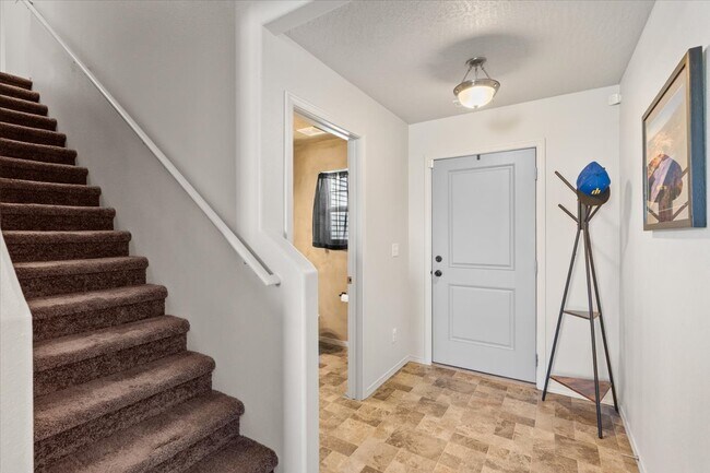 Building Photo - 414 S Beeman St