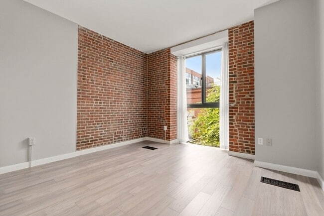 Building Photo - 42 8th St