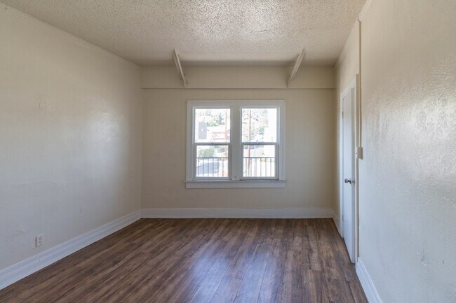 Building Photo - 1842 Glendale Blvd