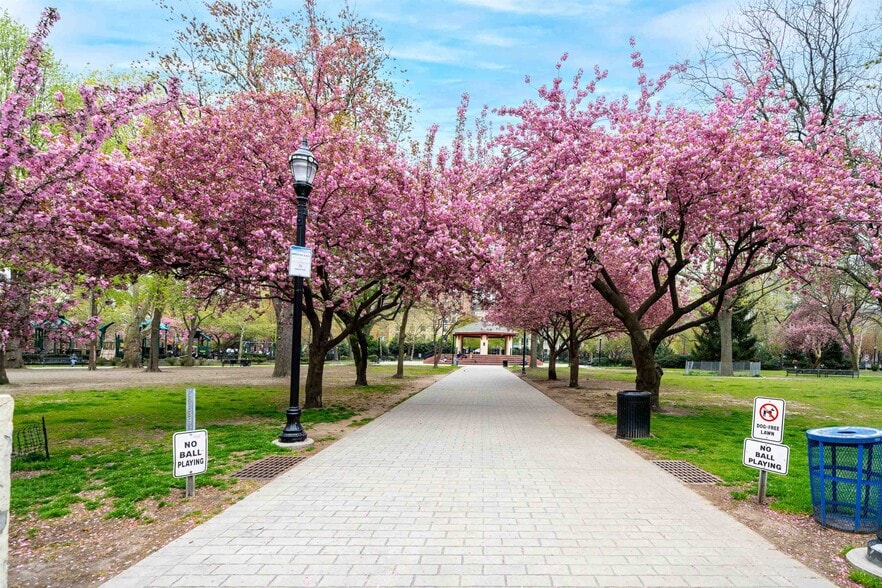 Building Photo - 201 Pavonia Ave
