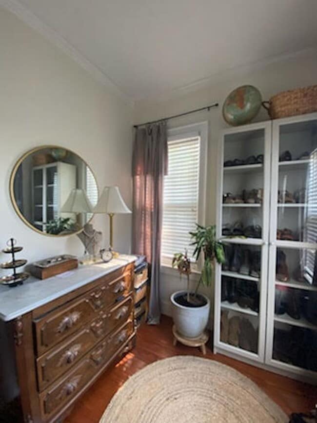 Building Photo - Beautiful historic 3BR/1.5BA Home in Downt...