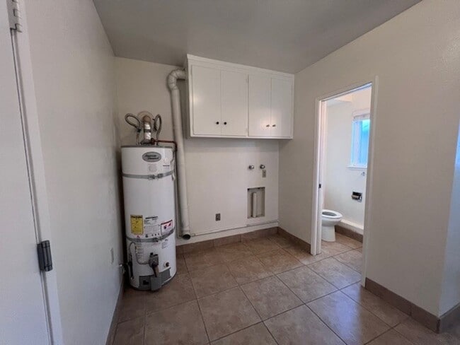 Building Photo - South Land Park Hills Duplex