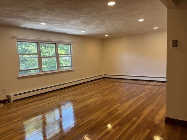Building Photo - 363 Linwood Ave