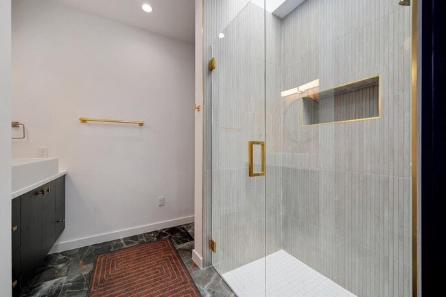 Building Photo - 7809 Woodrow Ave