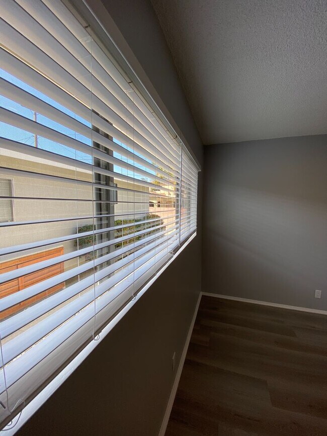 Building Photo - w651