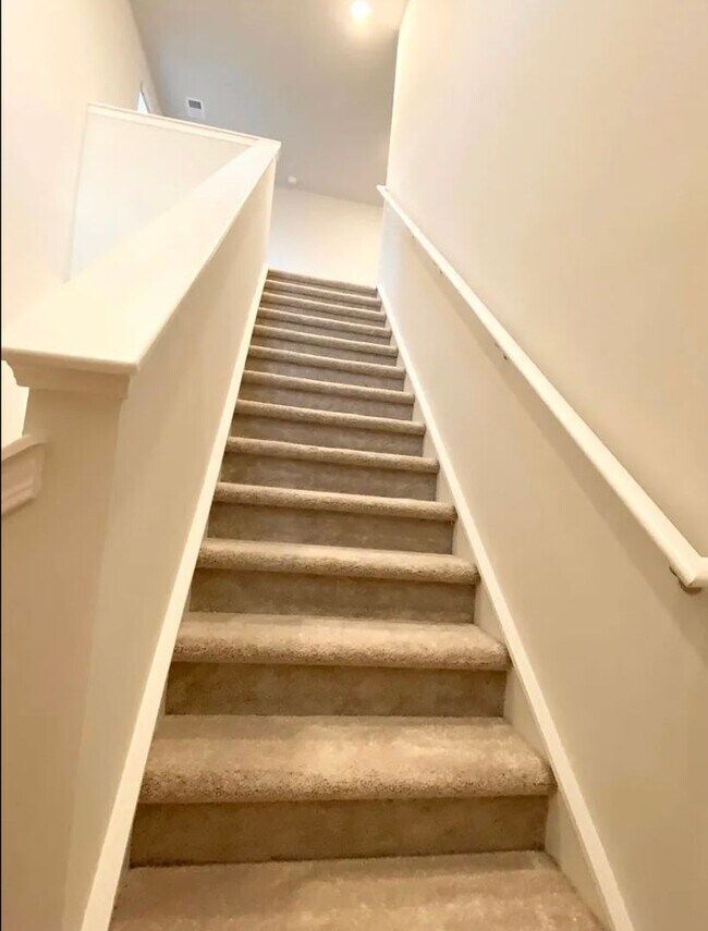 Building Photo - 4 Bed 3 Bath Single Family Home