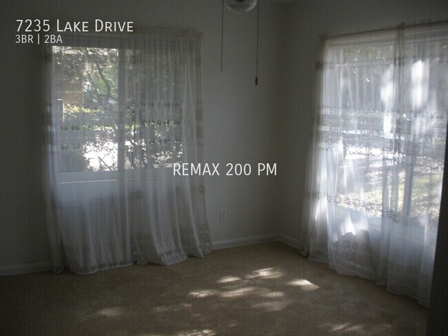 Building Photo - 7235 Lake Dr
