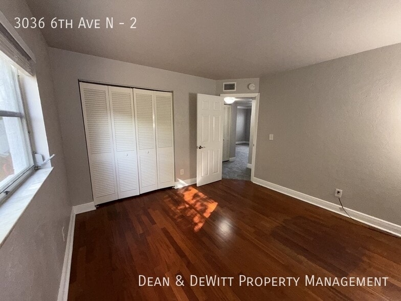 Building Photo - 2 Bed/1 Bath - Unit 2