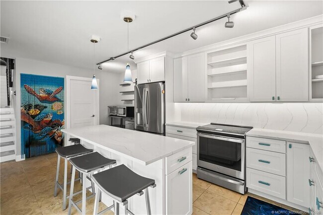 Building Photo - 6162 SE Riverboat Dr