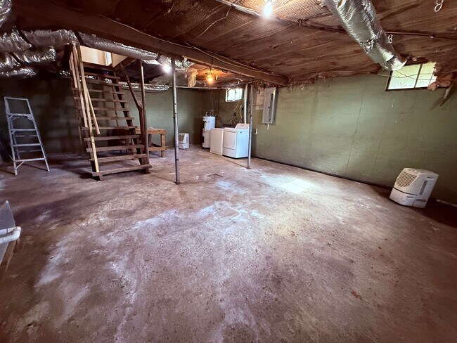 Building Photo - 1617 Kennedy Ave